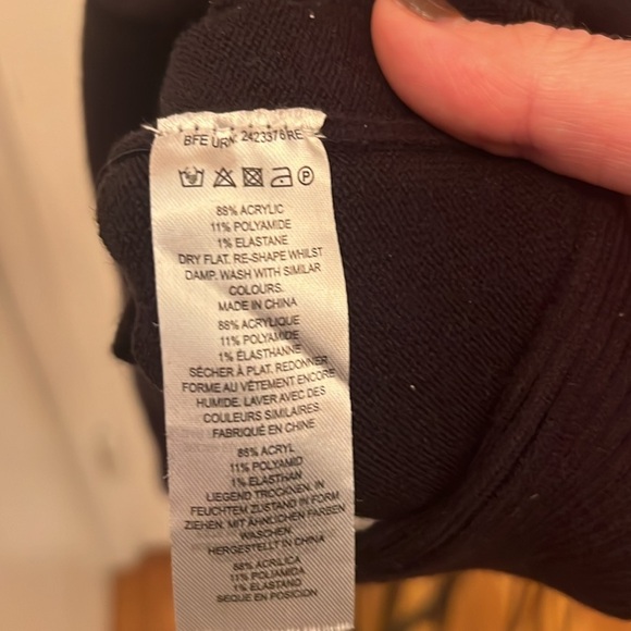 French Connection Woman's Sweater-Size L - Picture 7 of 7